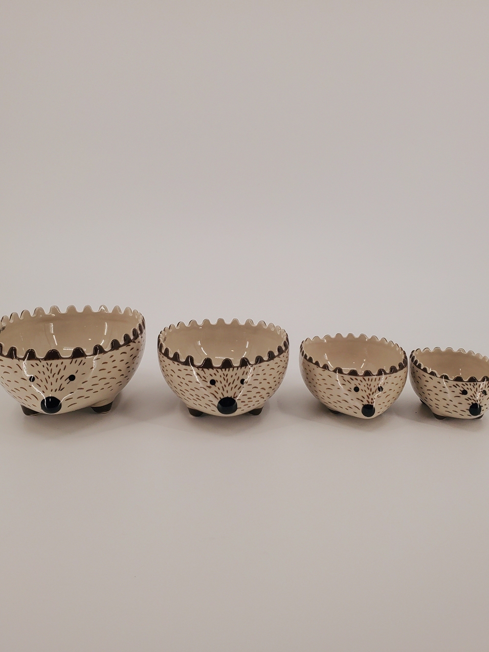 Hedgehog Measuring Cups Set Of 4 Ceramic Nesting Bowls NEW!